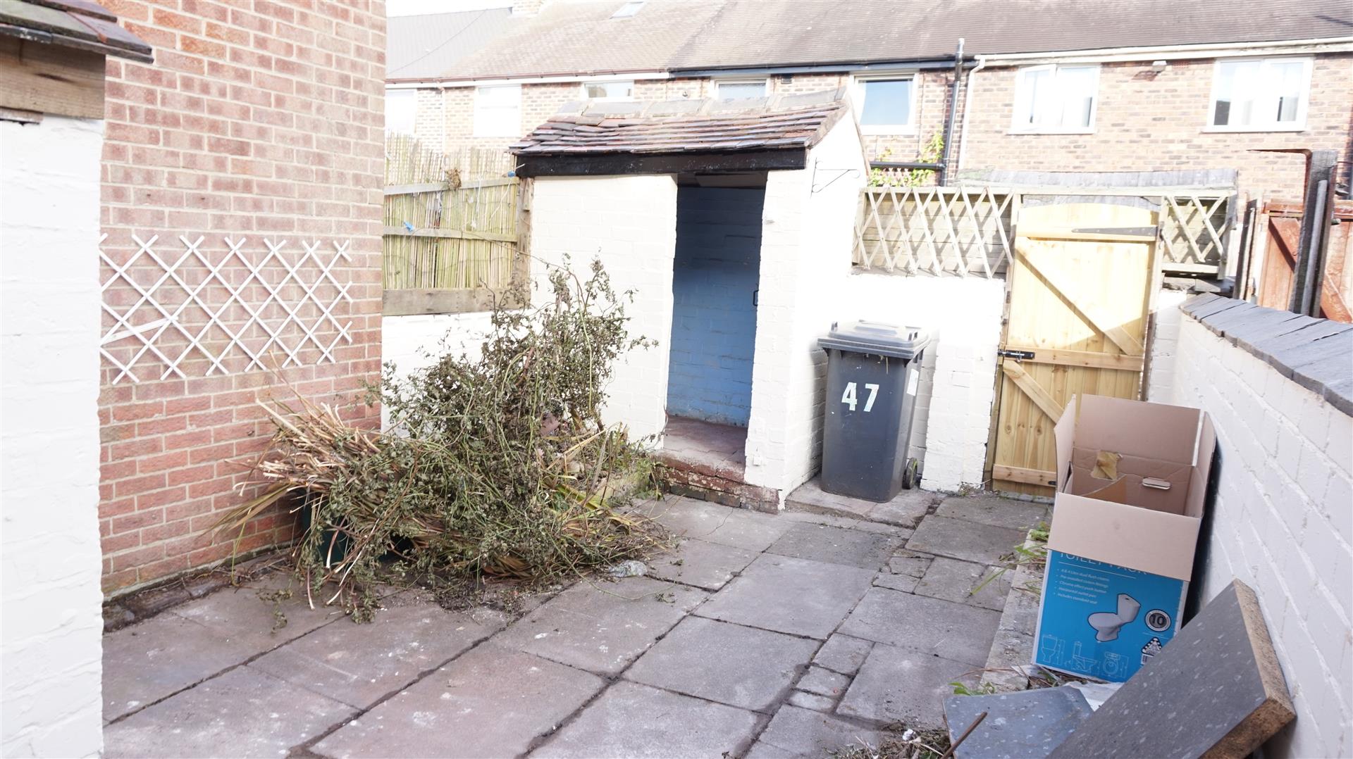 ENCLOSED REAR YARD